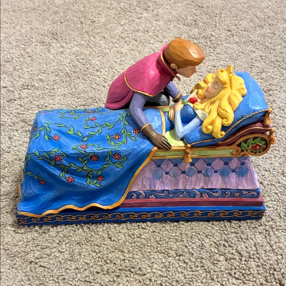 Sleeping Beauty Disney Showcase Collection figurine “The Spell is Broken”